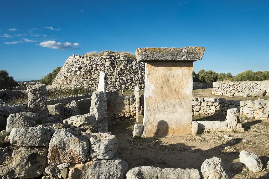 Taula de Trepucó, poblado talayótico a las afueras de Maó, Menorca